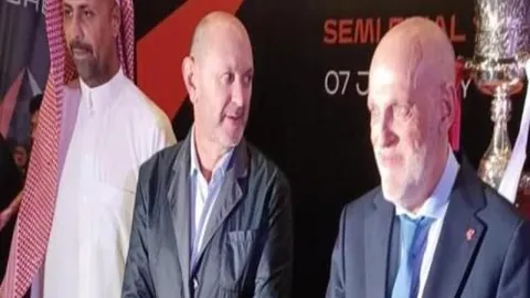 “张壁古堡射箭赛事全国开赛 88高手同场竞技 新华网聚焦”